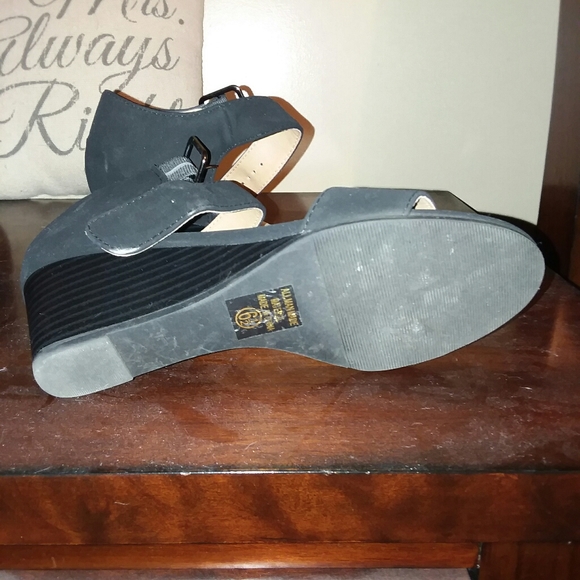 Shoes - Picture 2 of 3